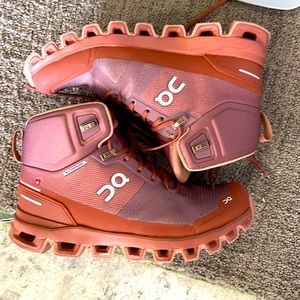 Worn once On cloud rock trail boot size 6